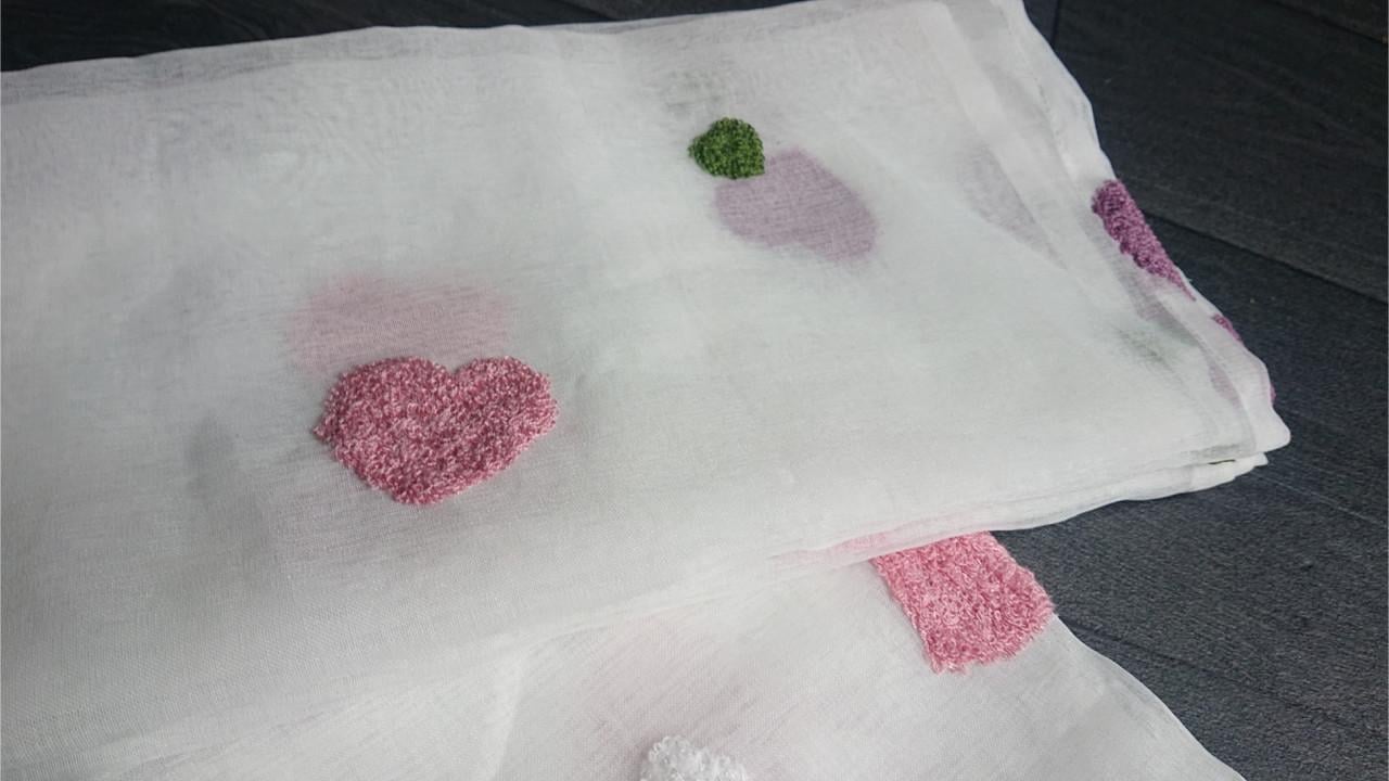 Tule gordijnen met hartjes 2 stuks (nieuw)