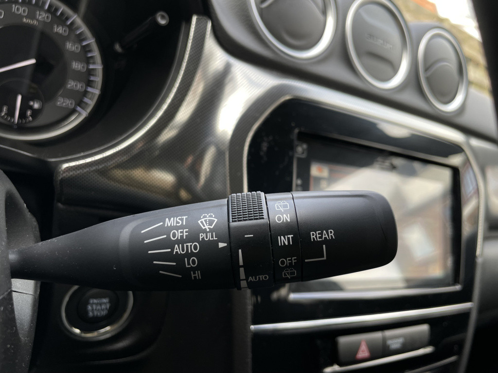 Suzuki Vitara 1.4 boosterjet style smart hybrid