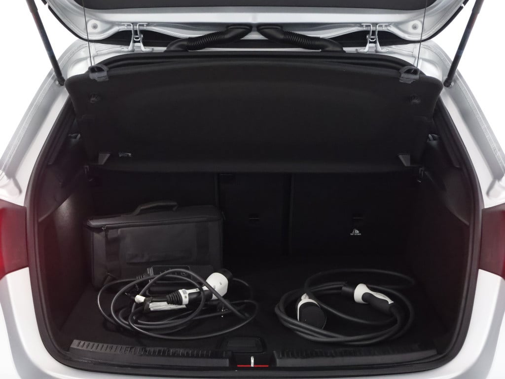 Mercedes-Benz A-Klasse 250 e business solution amg inclusief 24 maanden mb 