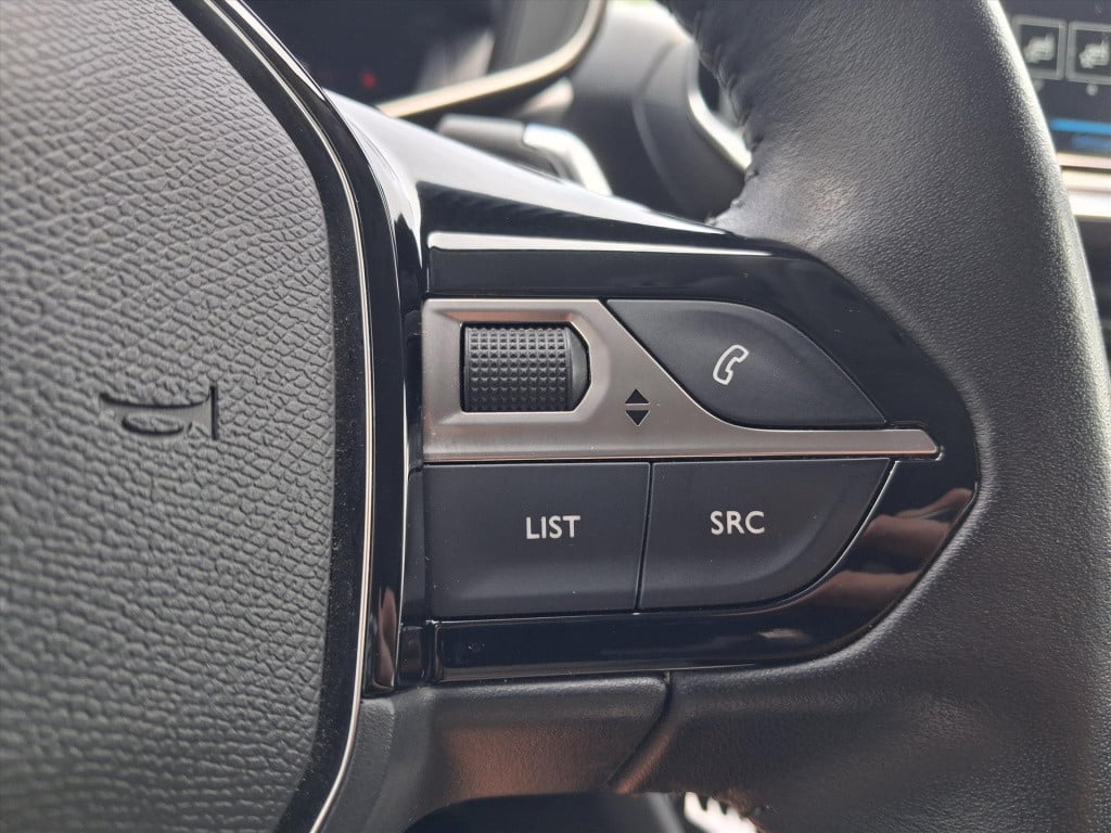 Peugeot 208 1.2 puretech 100pk eat8 allure pack | navi | bt | parkeersens. 