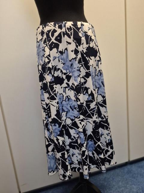 Zomerrok print blauw met crème maat 48