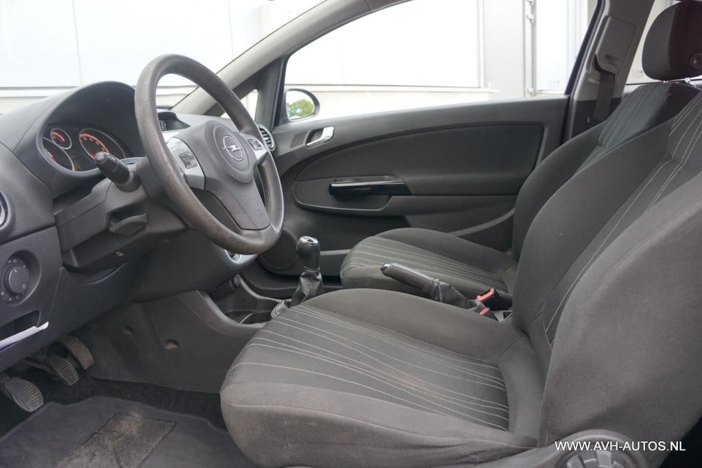 Opel Corsa 1.0-12v essentia