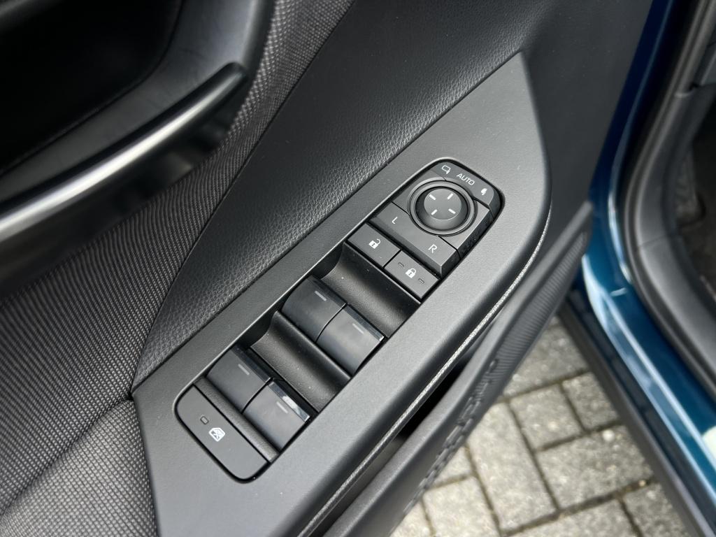 Toyota C-hr 1.8 hybrid 140 dyn