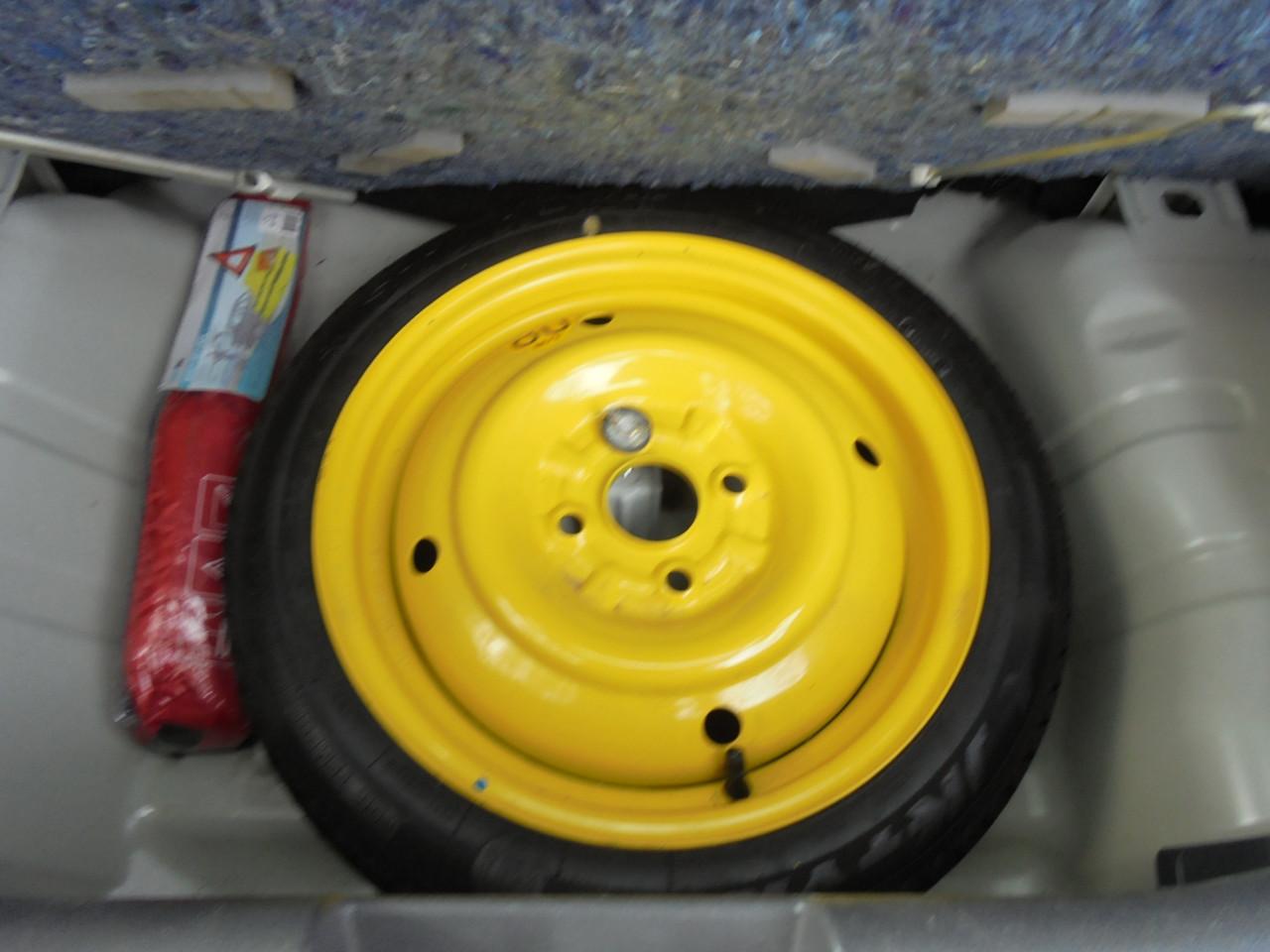 Pixo leuke zeer zuinige auto in een mooie helder witte kleur met N.A.P