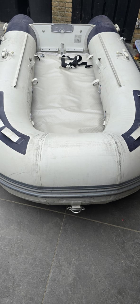 Vetus rubberboot met buitenboordmotor