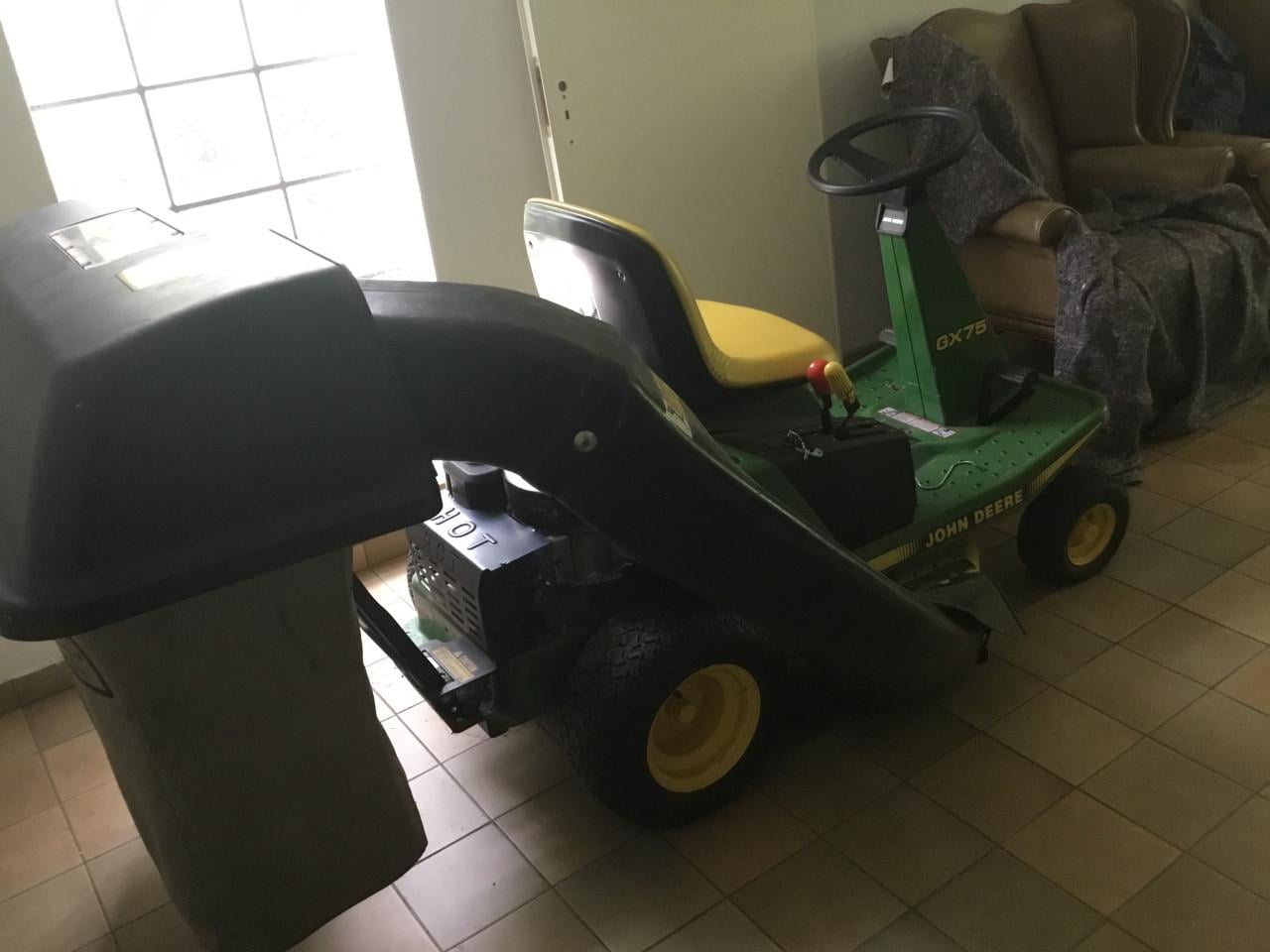 Zit/ grasmaaier.  JONH DEERE  type G X 75. MAG PROEFMAAIEN?