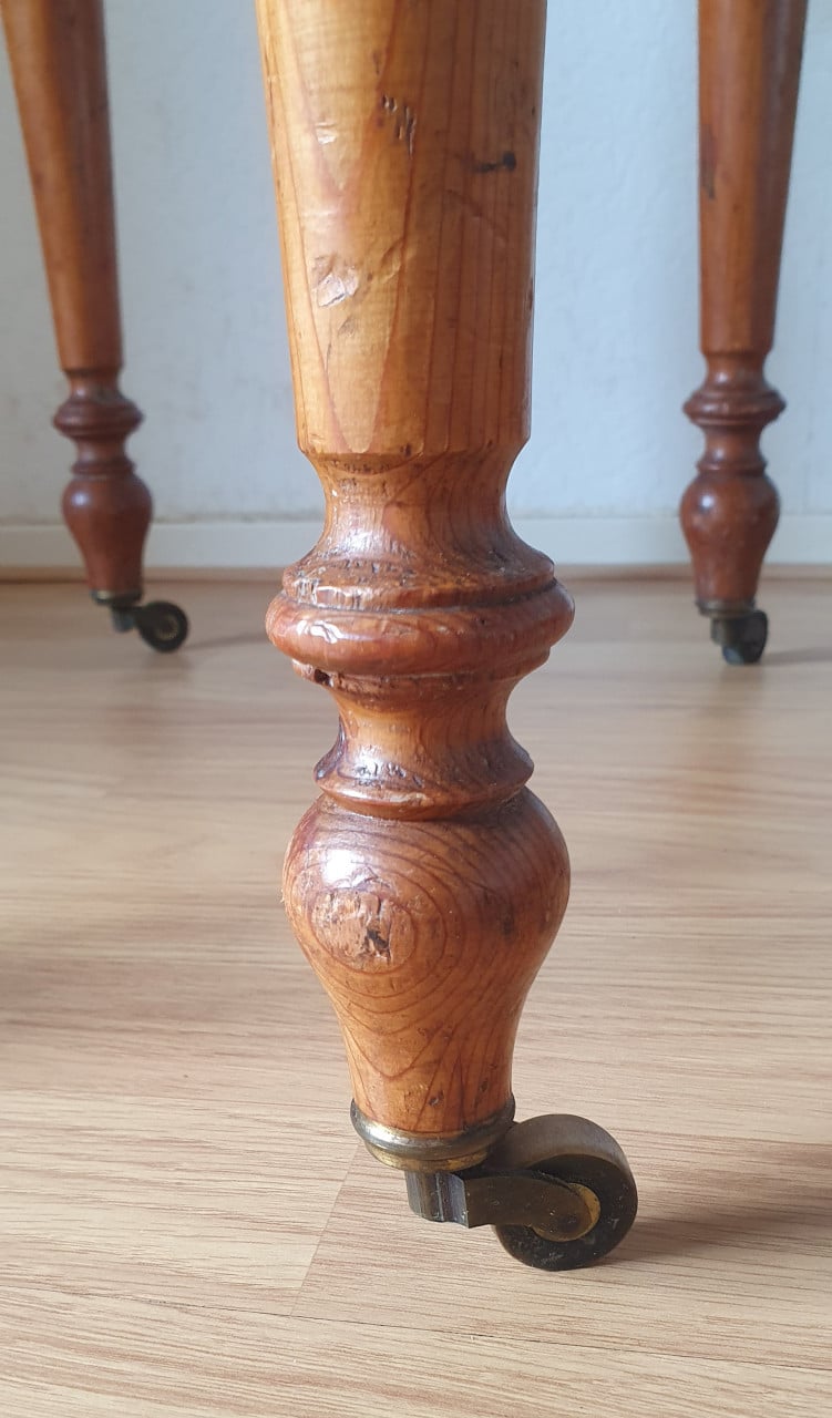 Antieke bijzet tafel type hangoor