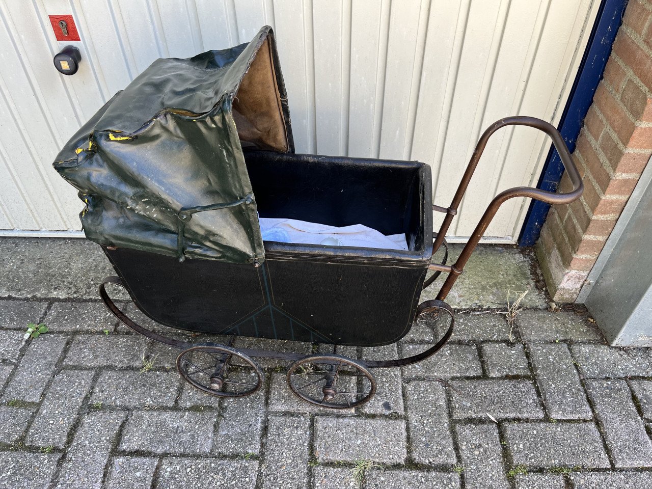 Antieke Poppenwagen