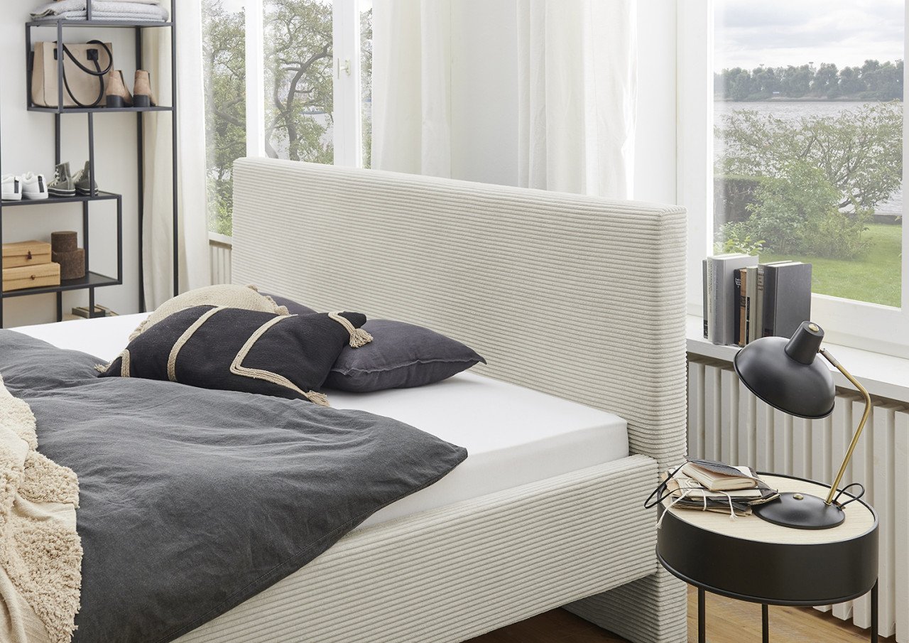 Tweepersoonsbed gestoffeerd met rib fluweel. Korte levertijd