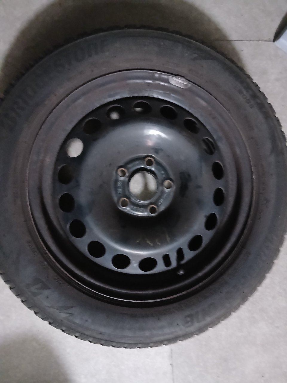 4x winterbanden op stalen velg + wieldop en hoes
