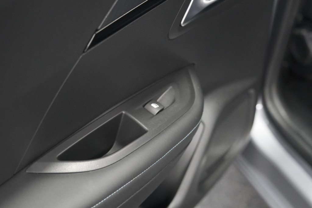 Peugeot E-2008 ev allure 50 kwh | camera | adaptieve cruise control | stoel