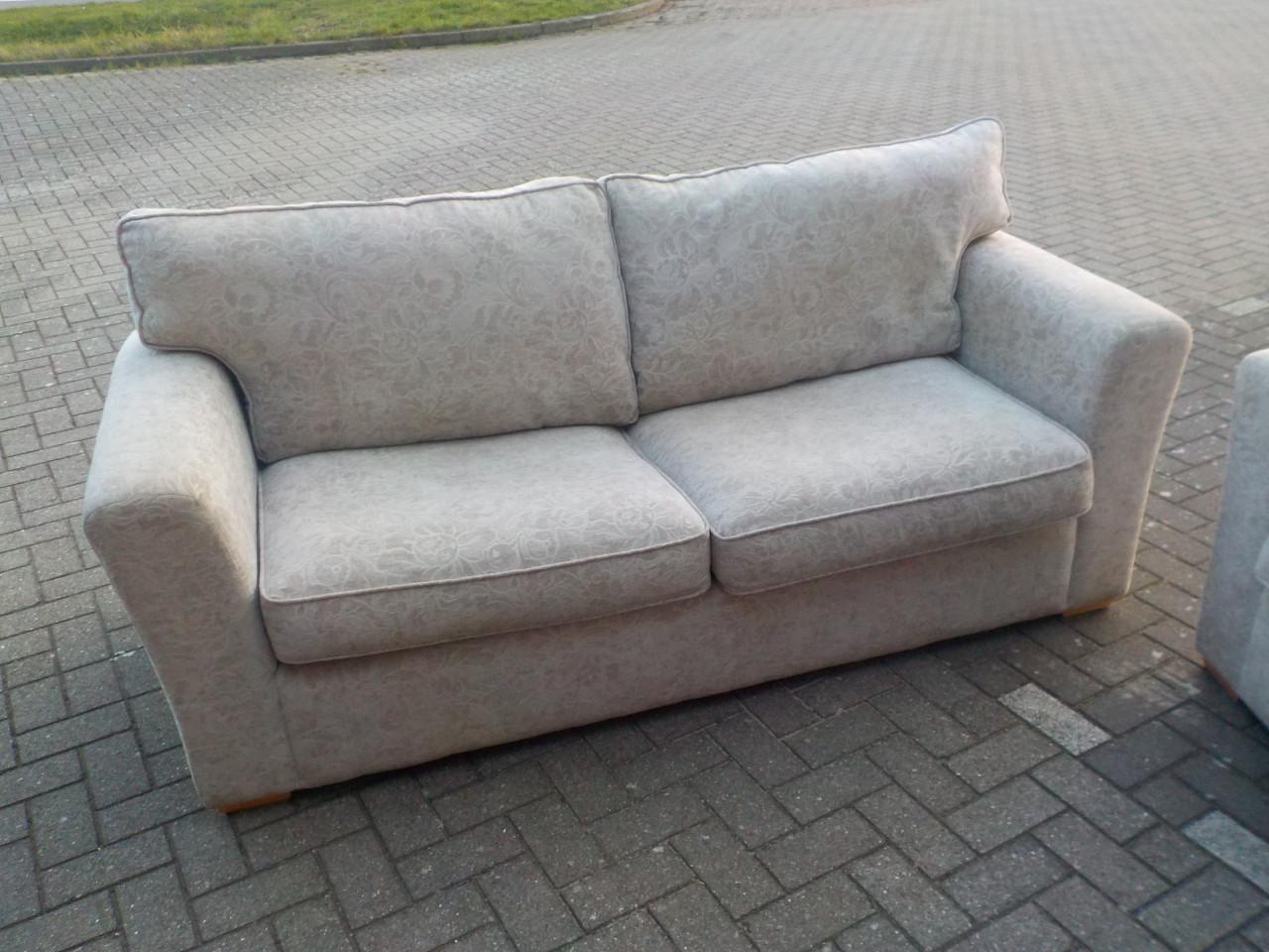 Stoffen slaapbank + tweezitsbank in goede staat