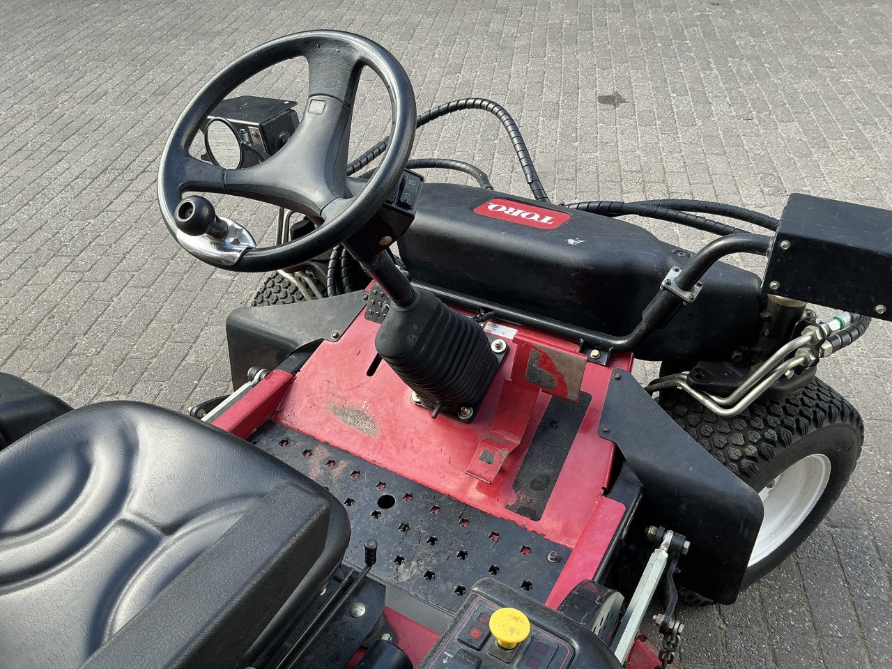 Toro 360 diesel 4WD en 4wiel besturing grote professionele zitmaaier diesel