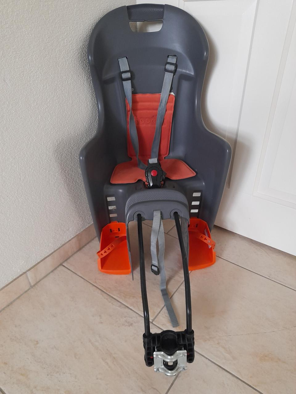 Fiets stoeltje voor achterop met bevestiging ( in goede staat )