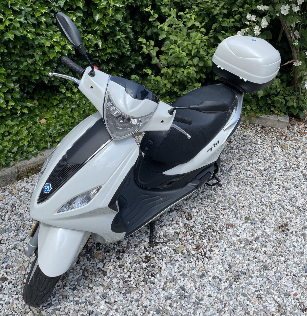 Piaggio Fly 4T-4V Scooter