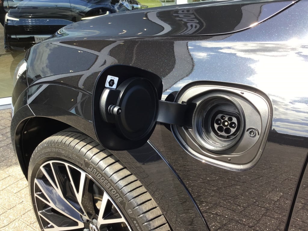Volvo XC60 t8 390pk recharge r-design| adap.cruise| b&w sound| panodaktrekh