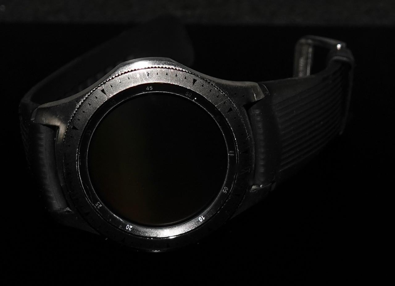 Samsung Galaxy watch (46 mm) R-800 met oplader