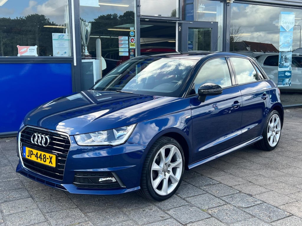 Audi A1 Sportback 1.0 tfsi adrenalin, s-line, navi enz...