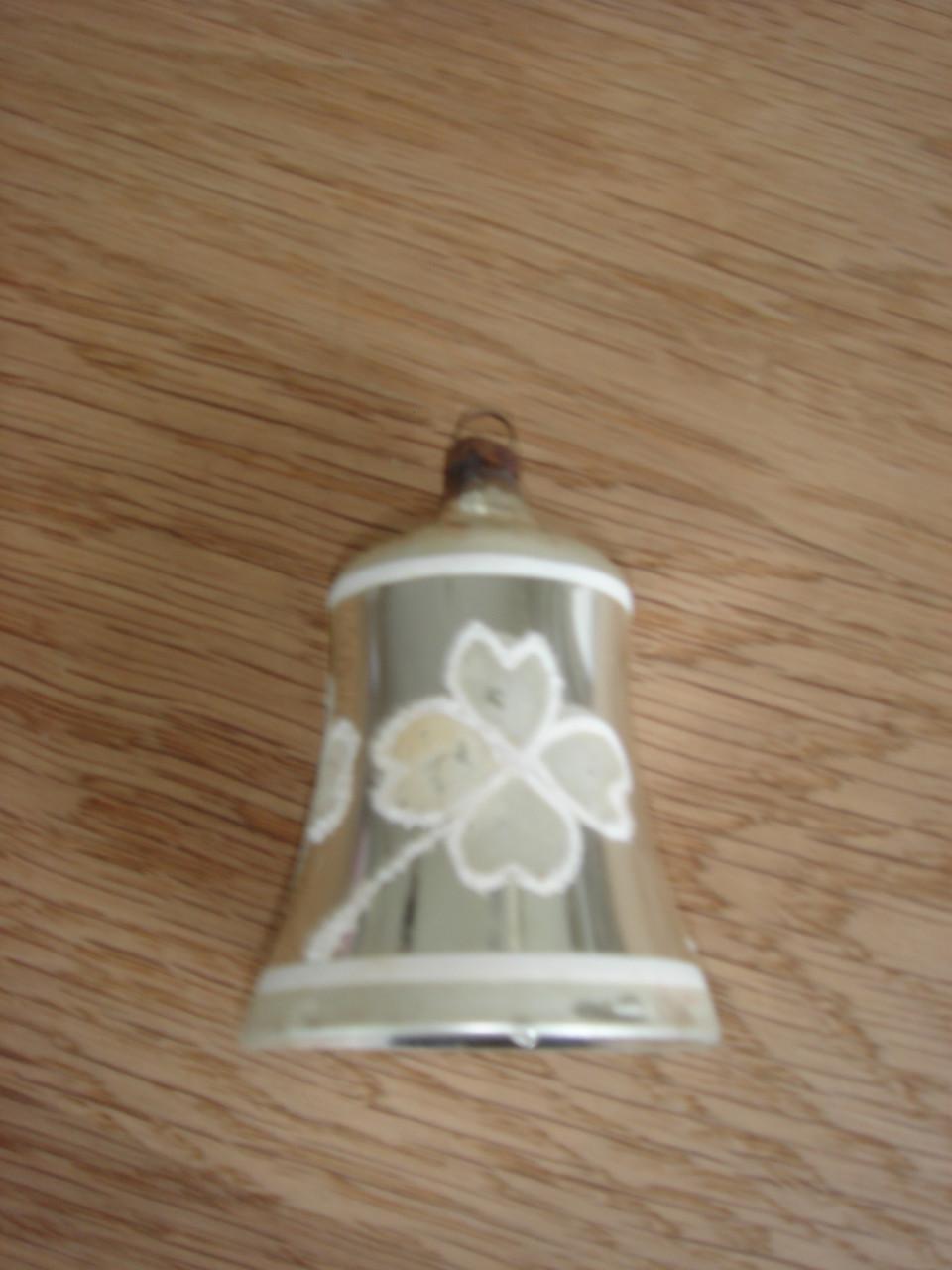 Te koop Oude glazen zilveren kerstklokje