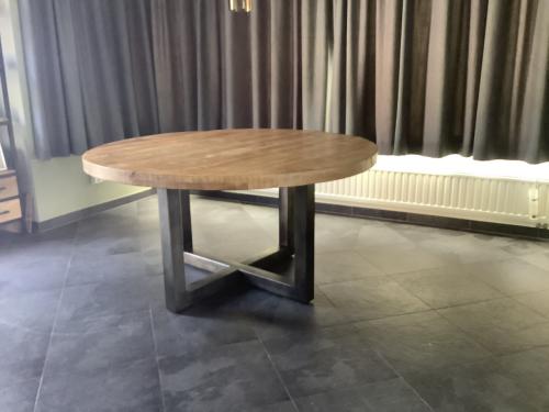 Robuuste ronde eettafel