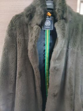 Dames jas drie kwart .Olijf kleur