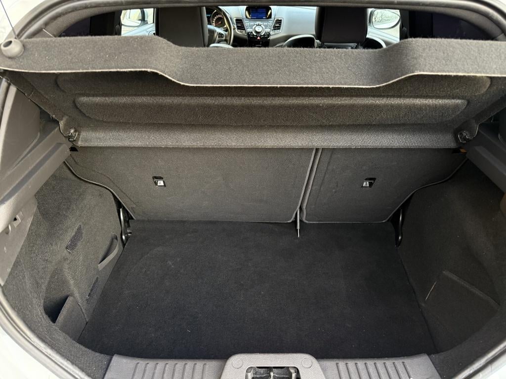 Ford Fiesta 1.6 st // nieuwe motor + koppeling, distributie en grote beurt 