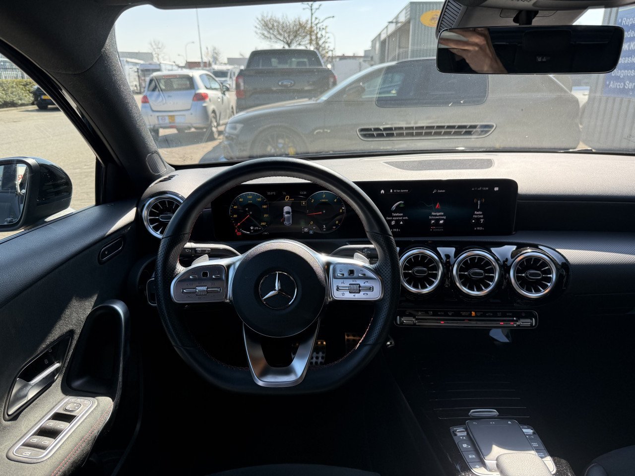 Mercedes-Benz A-klasse - 180 d AMG | Widescreen | Camera | Sfeer | Carplay
