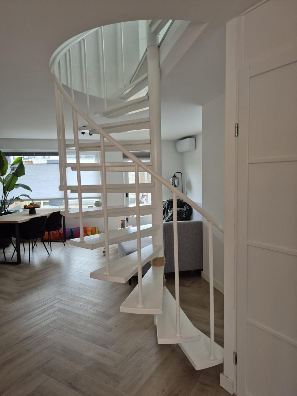 Stalen spiltrappen, wenteltrappen op maat – Al meer dan 40 Jaar vakmanschap