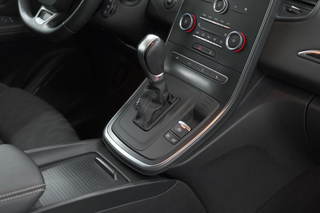 Renault Scenic tce 140 edc limited | camera | stoelverwarming | navigatie |