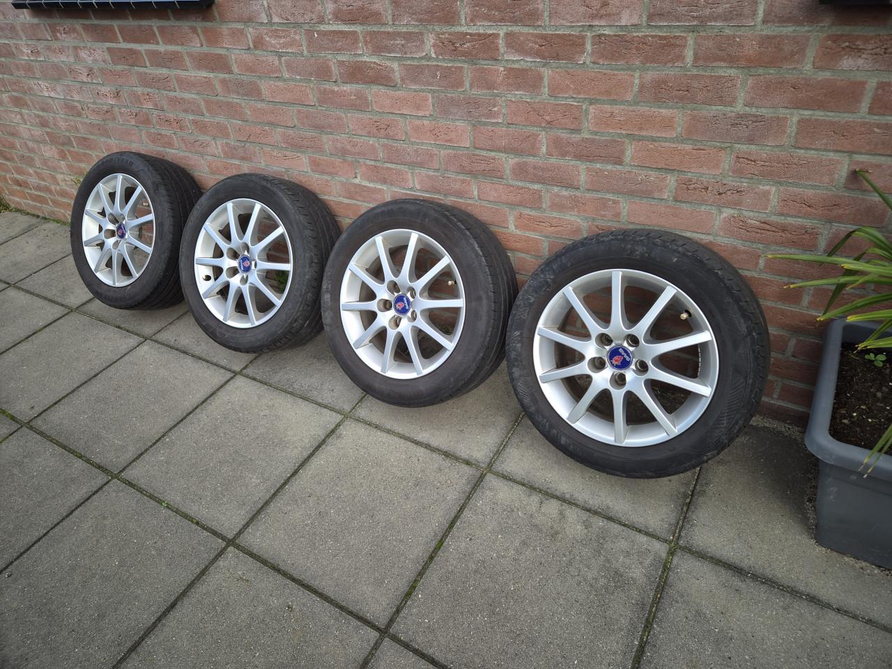 Alu velgen en zomerbanden Saab