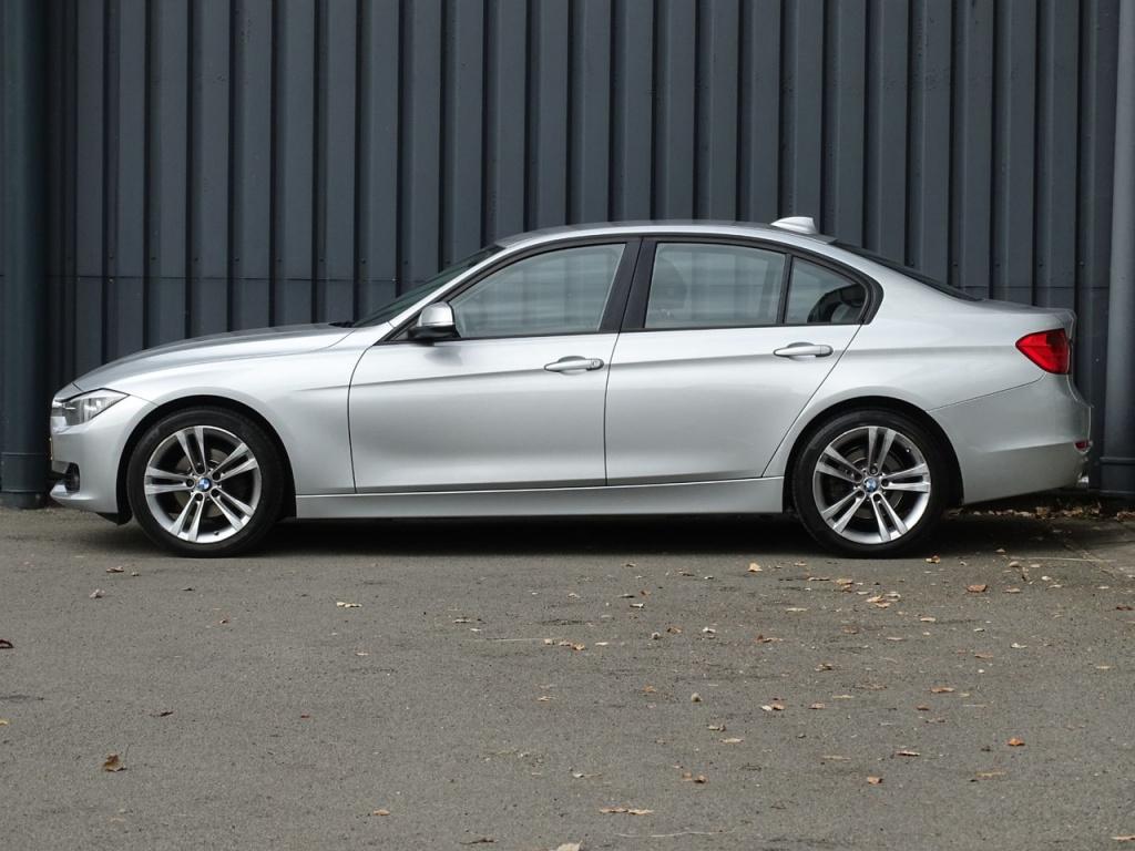 BMW 3-serie 320i executive automaat | 18" | afn. trekhaak | bluetooth