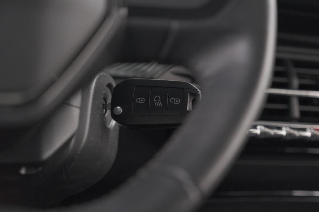Peugeot 208 puretech 75 active pack | navigatie | parkeersensoren | apple c