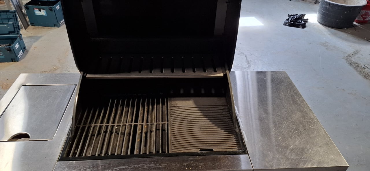 Gas barbecue