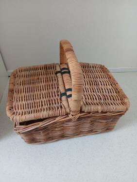 Rieten mand met 2 kleppen