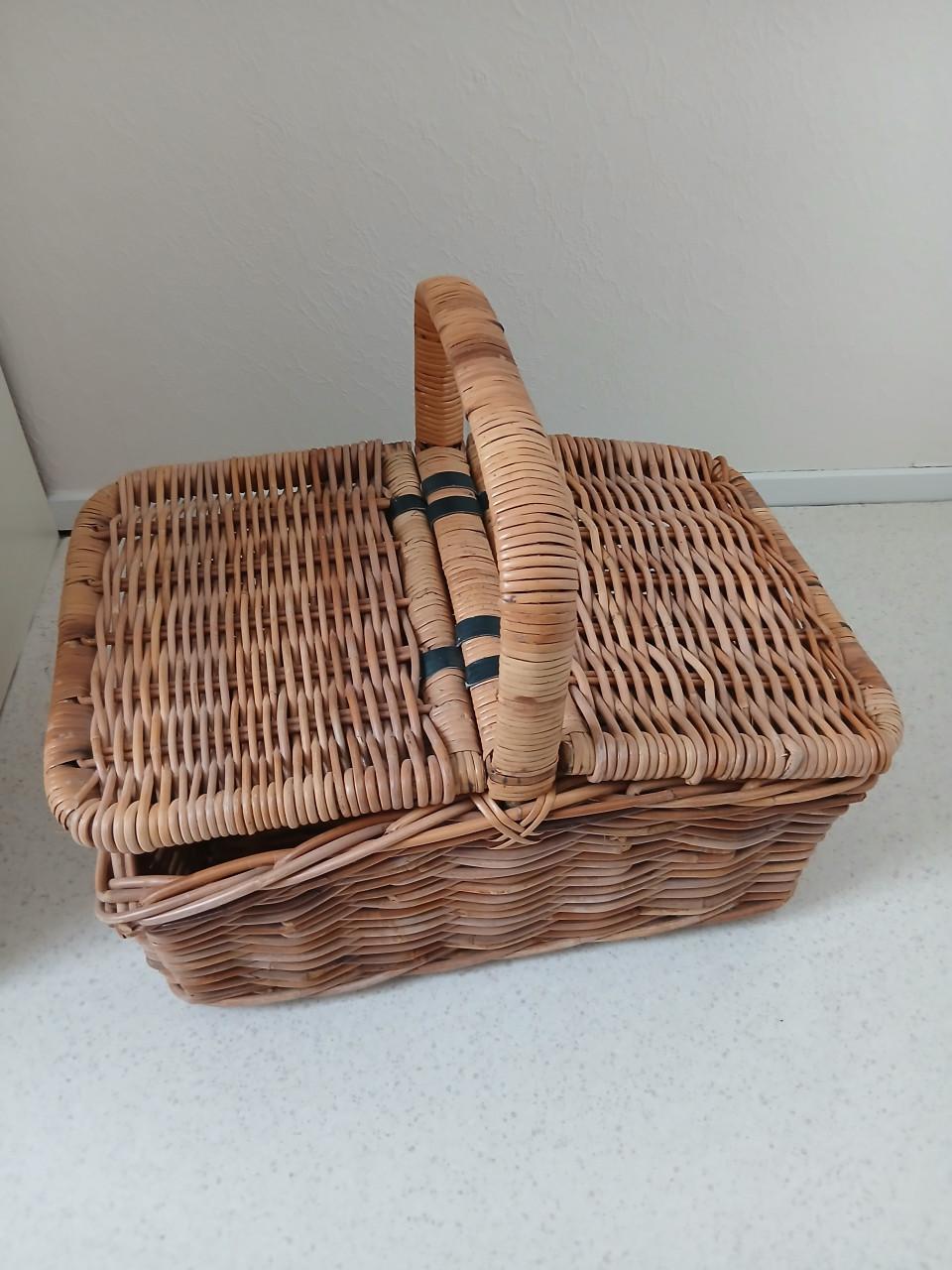 Rieten mand met 2 kleppen