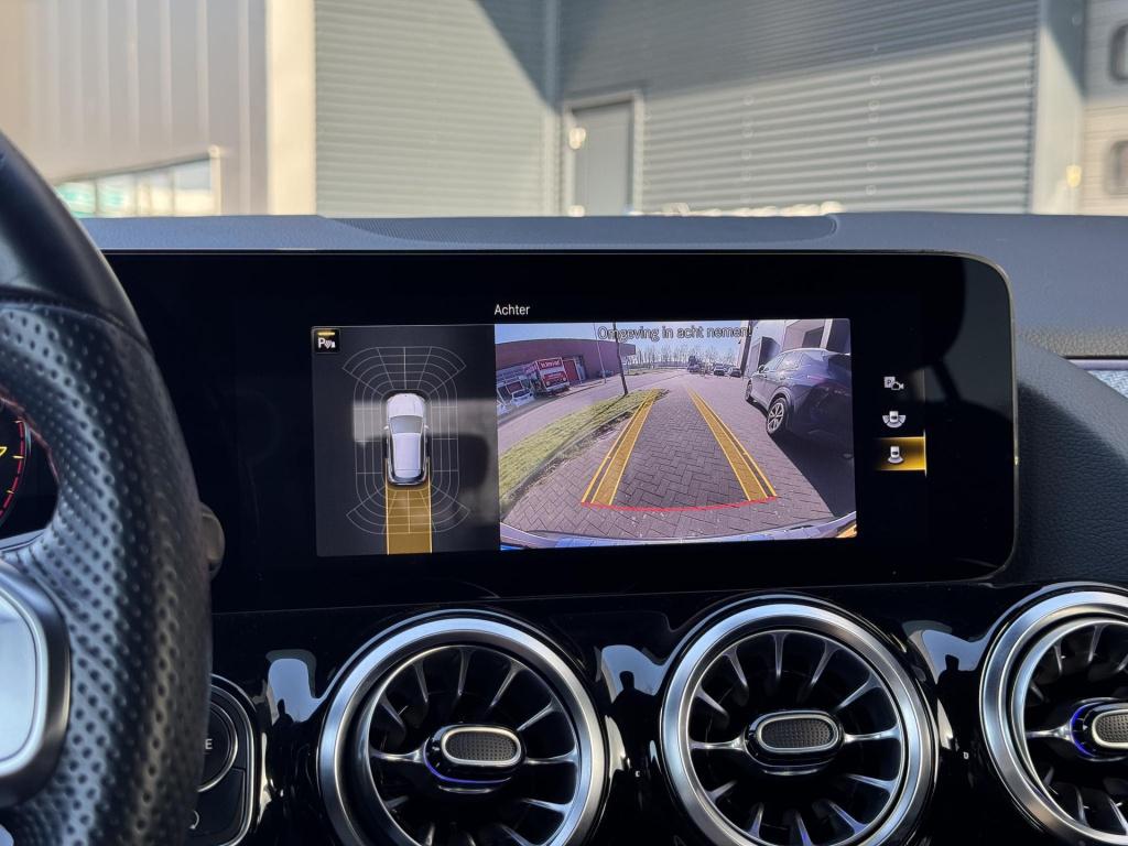 Mercedes-Benz Gla-klasse 180 amg line nl-auto, trekhaak afneembaar np. €60.