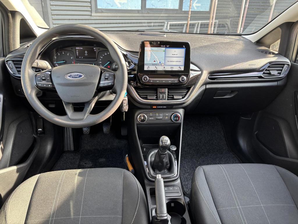 Ford Fiesta 1.1 trend navigation pack + trekhaak, nl-auto!