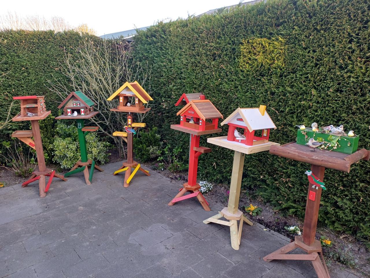 Vogel-voeder-Huisjes , Theepot-huisjes , Nestkastjes , Vogel- Chalets