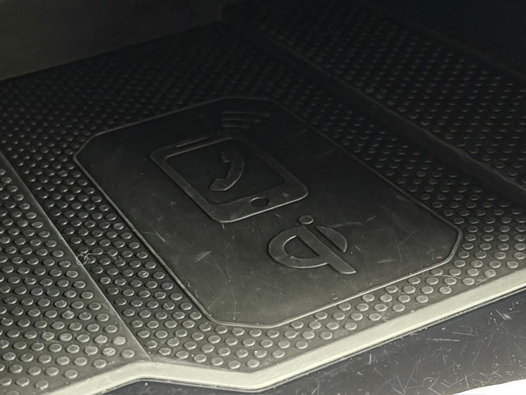 Volkswagen T-roc 1.5 tsi 150pk dsg style | trekhaak | navi | iq light | ada