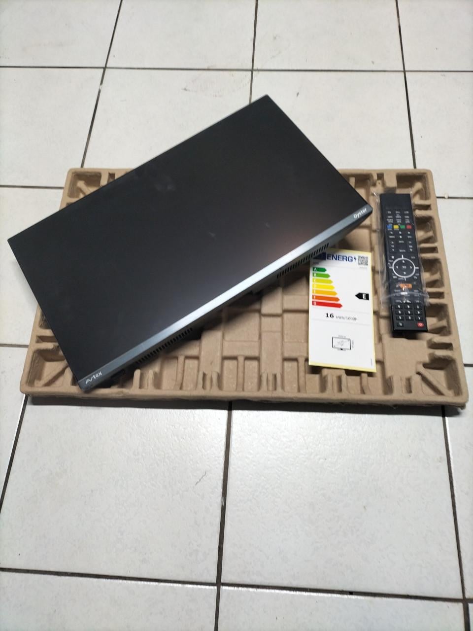 Te koop: Avtex 21,5" TV – 12V / 24V / 230V