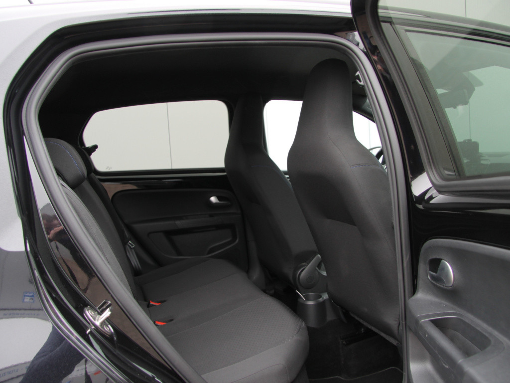 Volkswagen UP! active 5drs. clima | cruise | camera | vol!
