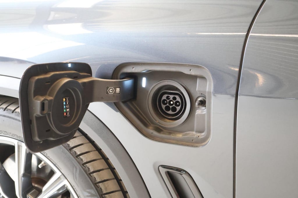 BMW X5 xdrive45e high executive nl auto, memory, luchtvering, carplay & and