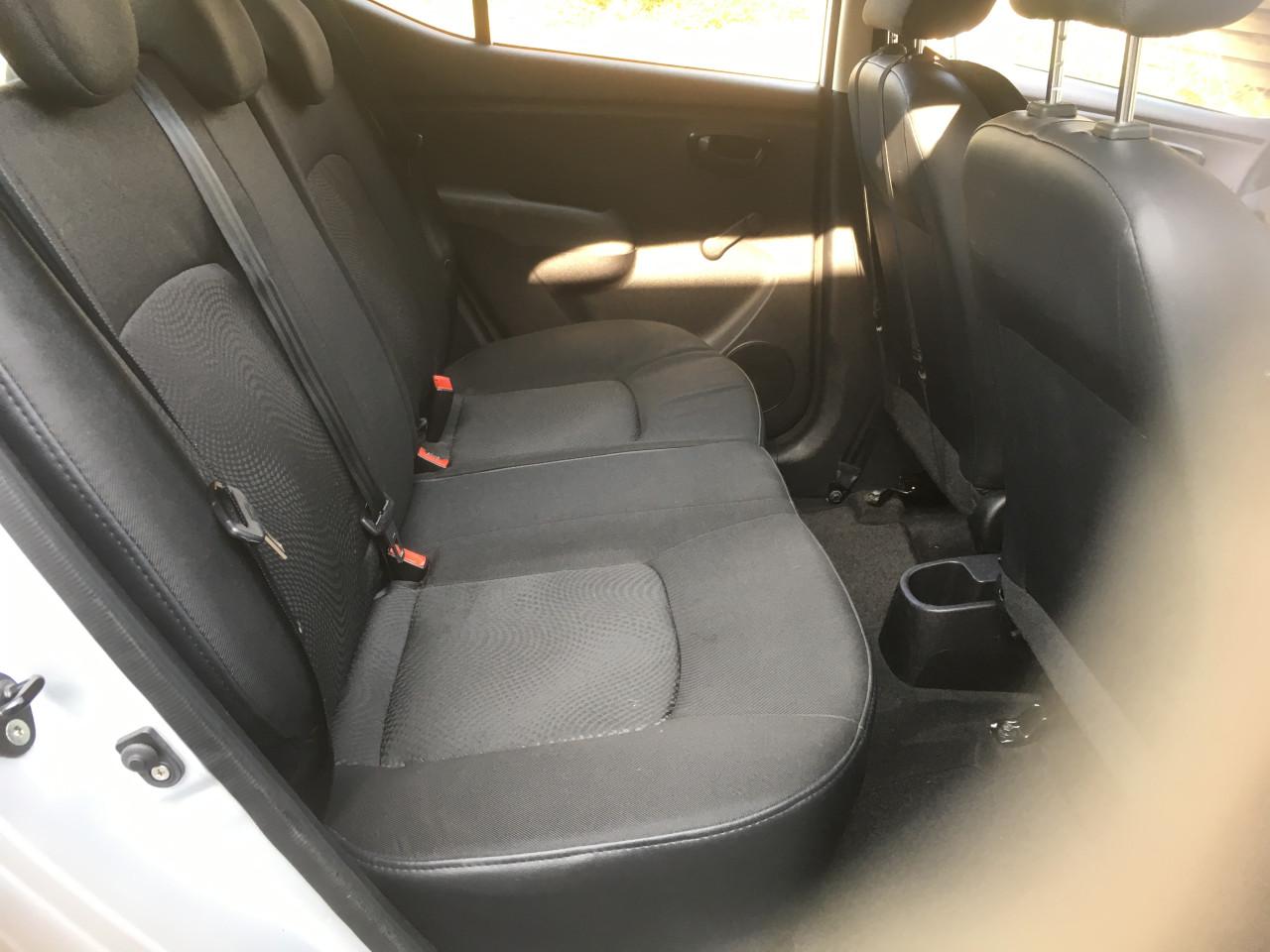 Hyundai i10. 76742 km