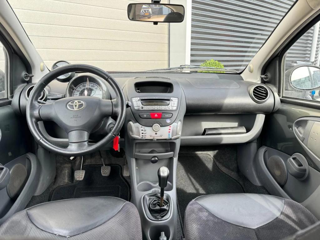 Toyota Aygo 1.0-12v aspiration green