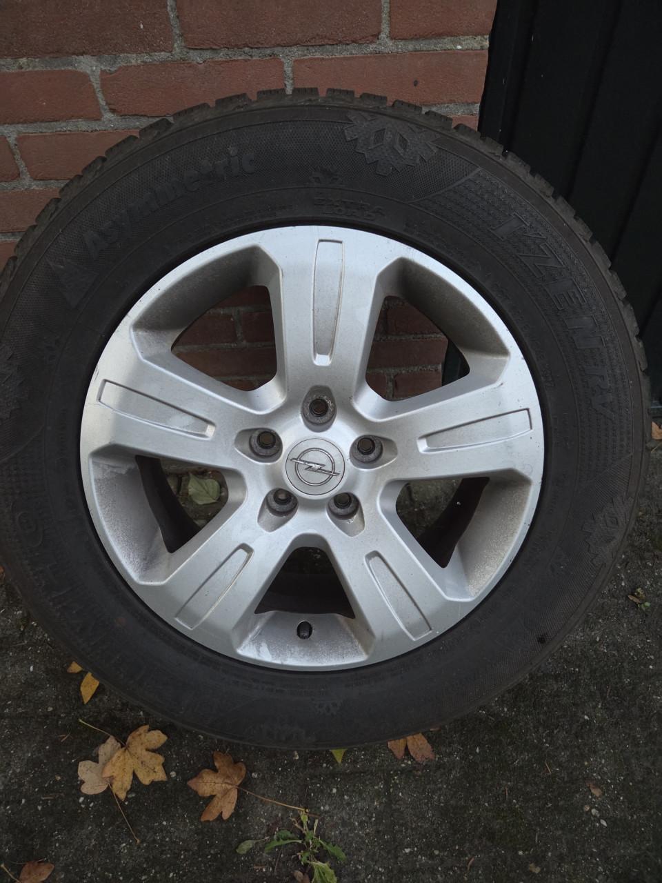 Winterbanden met velgen 225/65R17