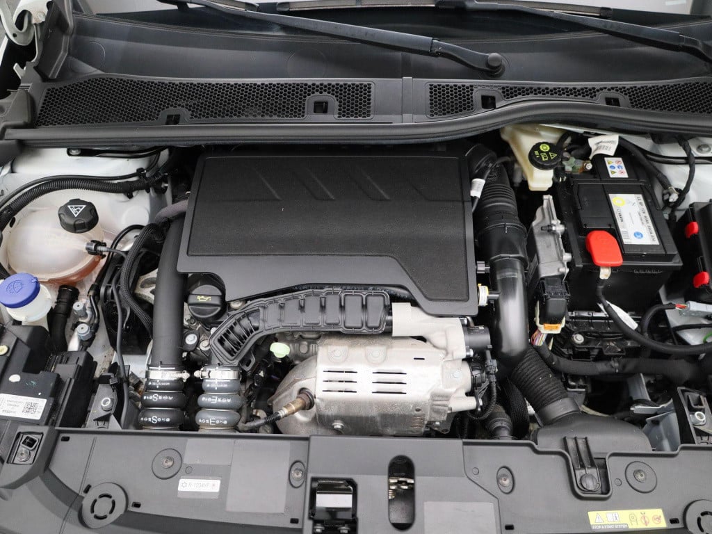 Opel Corsa 1.2 gs line | lage km stand! | lederpakket | navigatie | apple c