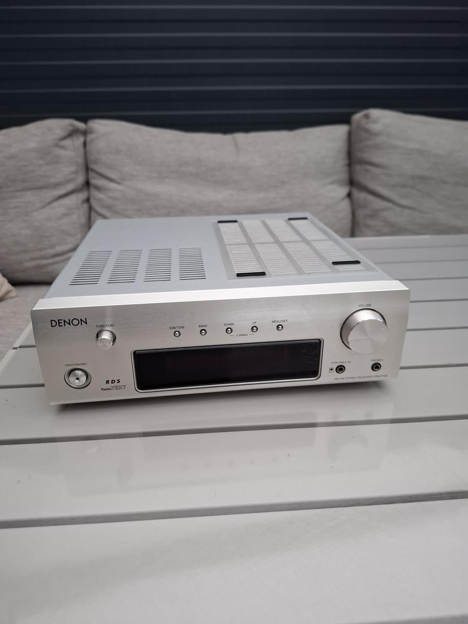 Denon DRA-F102 Receiver zilver.