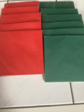 Rode en groene enveloppen 14 x 14