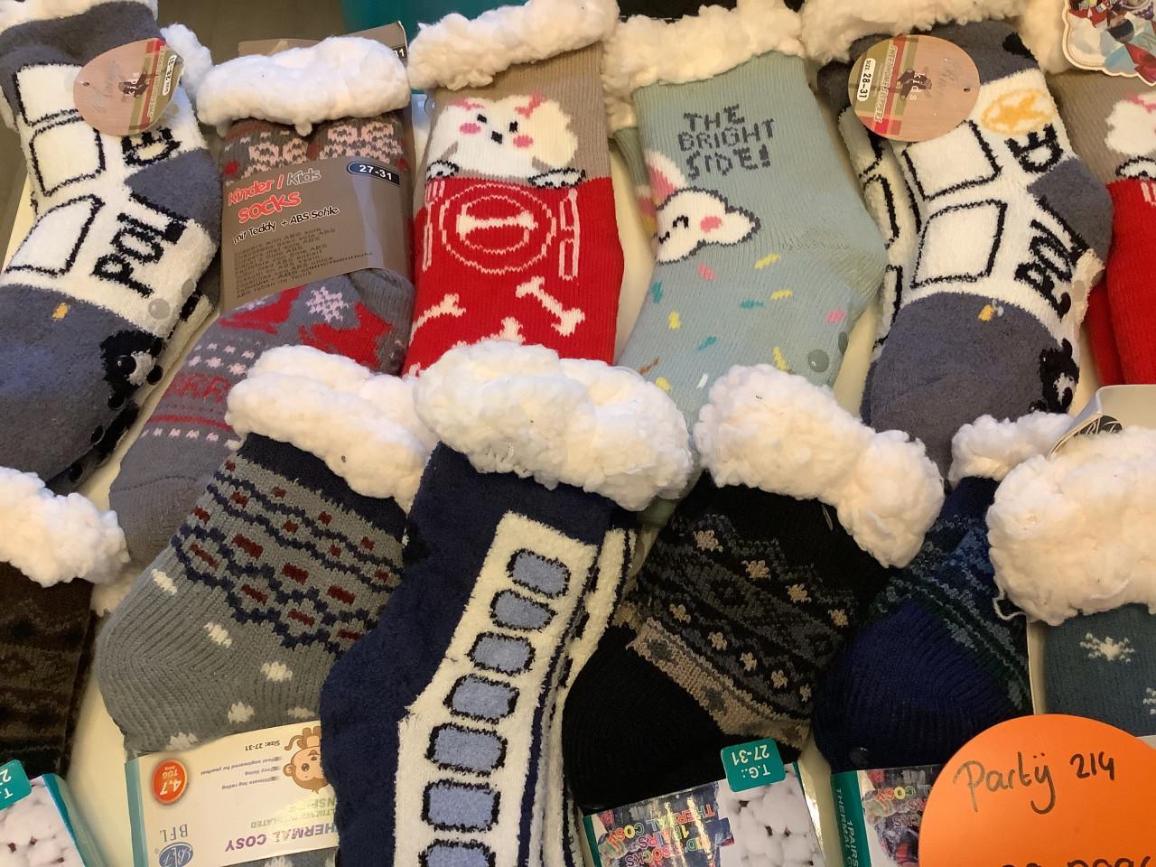 Partij leuke kinder fluffy huissokken. ( partij 214)
