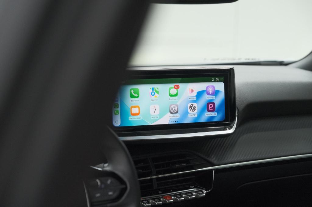 Peugeot 2008 puretech 100 allure | apple carplay | parkeersensoren | climat